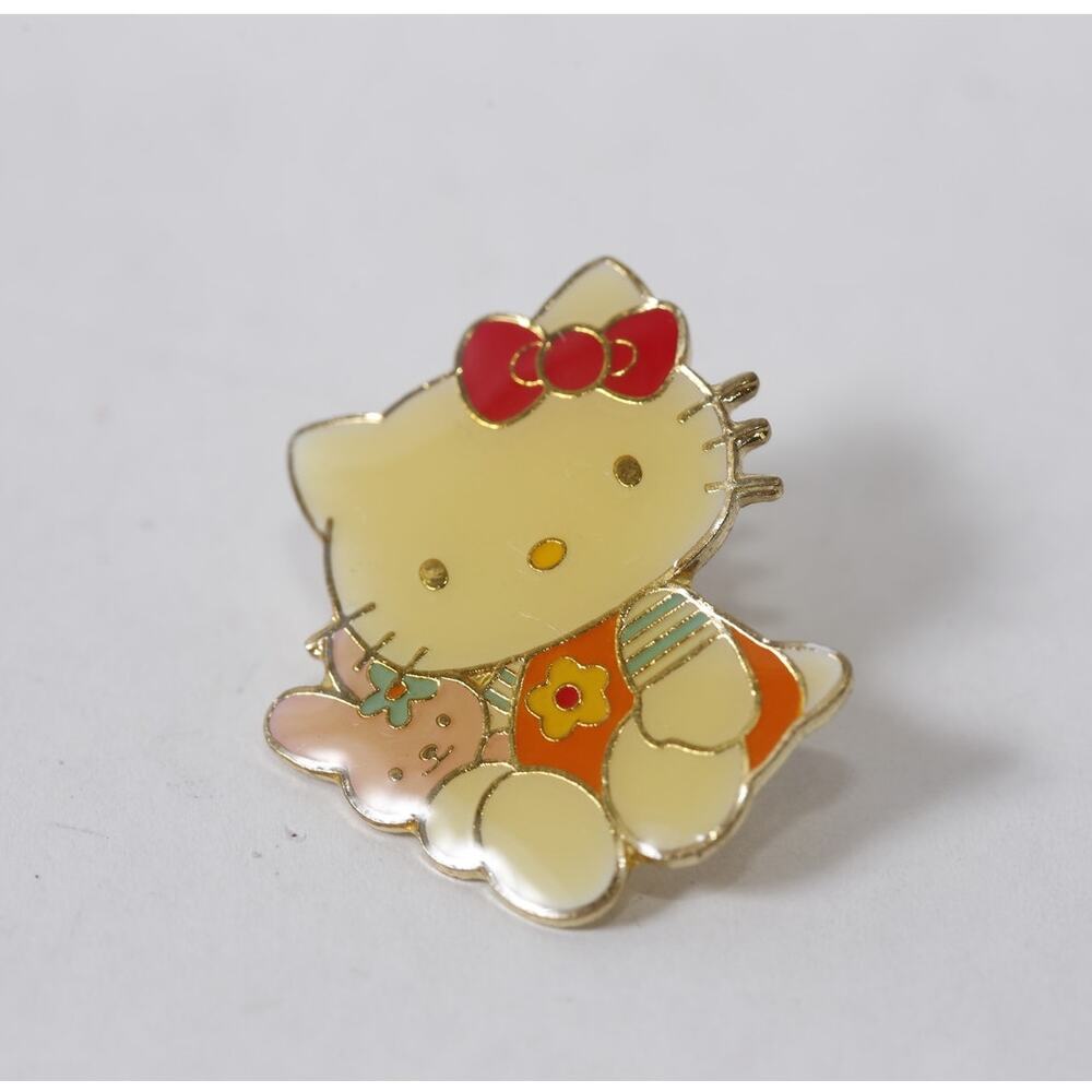 Japan Exclusive Sanrio Hello Kitty w Pink Rabbit Pin Badge ~ 260917-WH 400